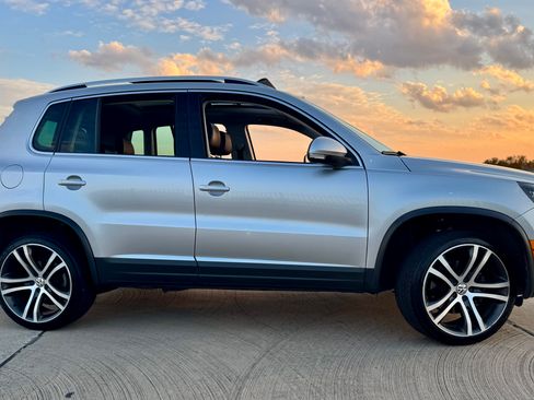 Used 2017 Volkswagen Tiguan SEL image 4
