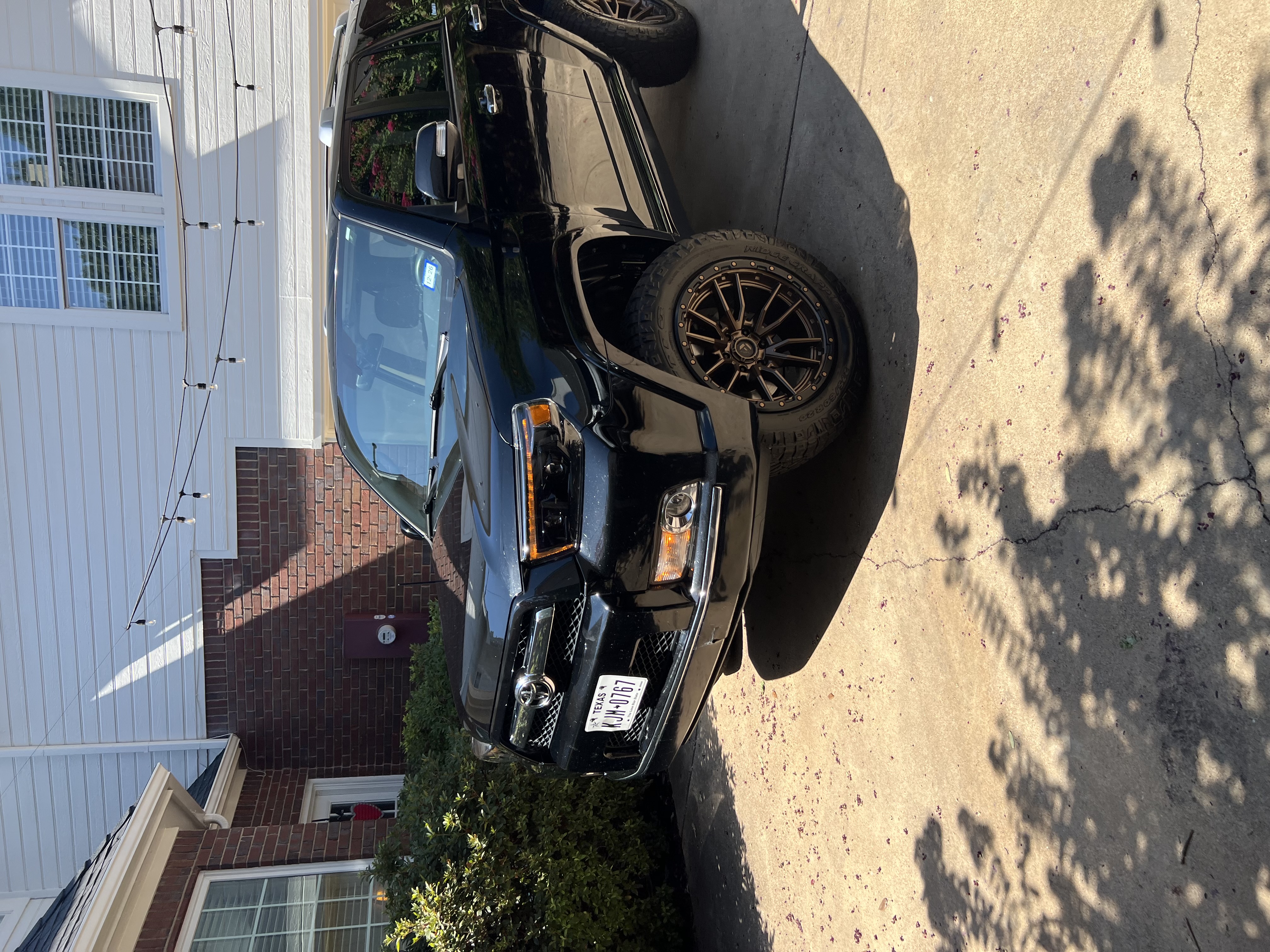 Used 2010 Toyota 4Runner Limited AWD/4WD image 1