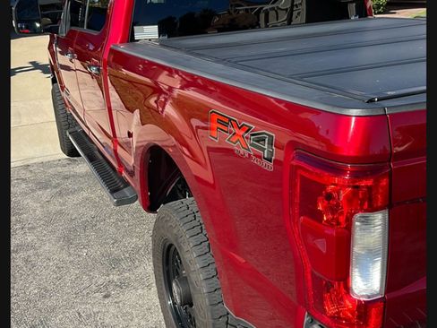 Used 2019 Ford F250 XLT w/ XLT Premium Package image 8