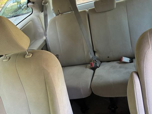 Used 2012 Toyota Sienna FWD image 12