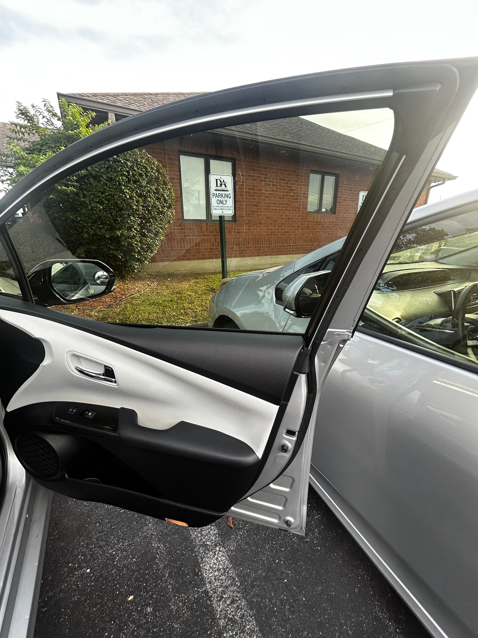 Used 2018 Toyota Prius Two FWD image 15
