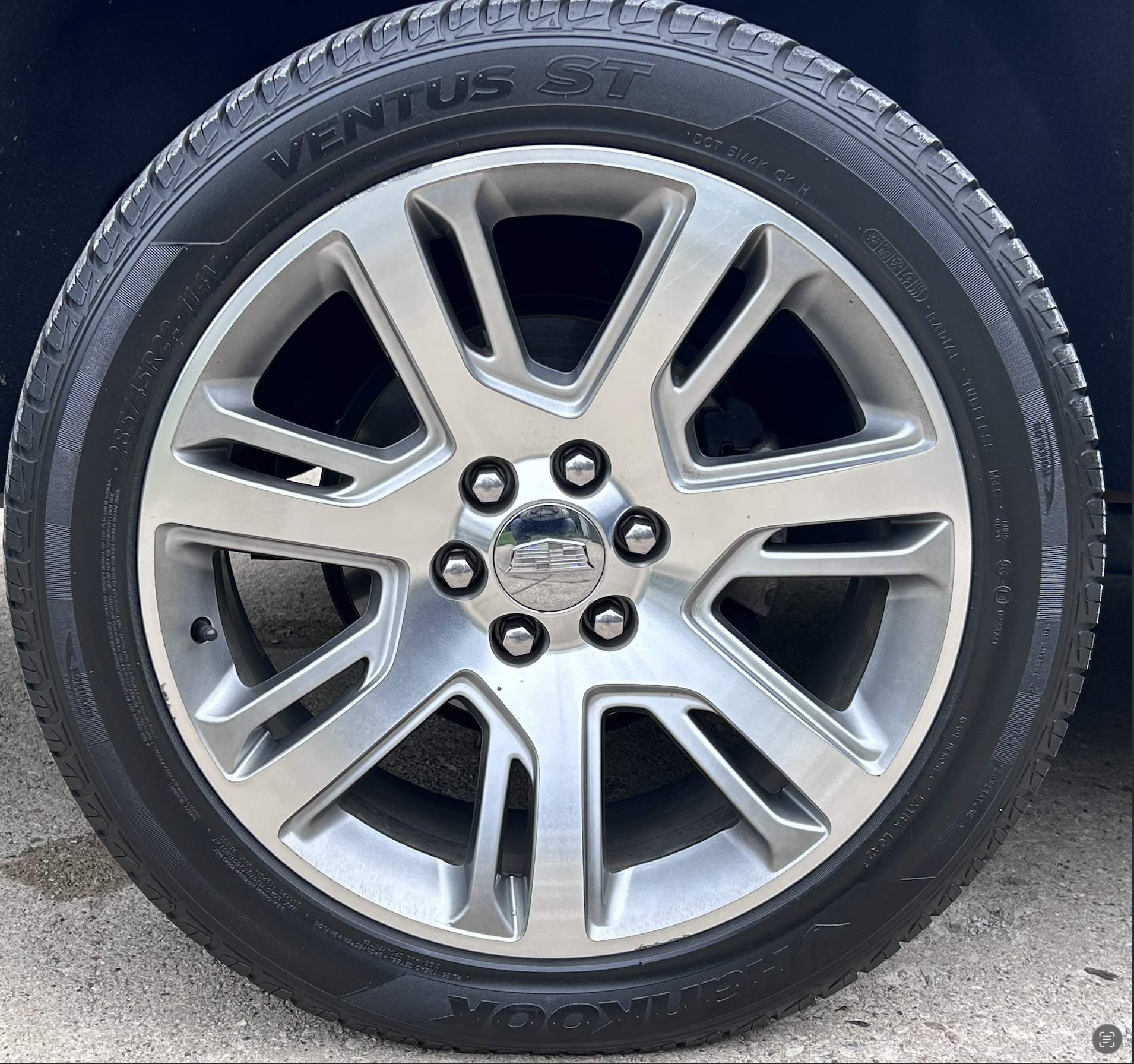 Used 2019 Cadillac Escalade Luxury AWD/4WD image 9