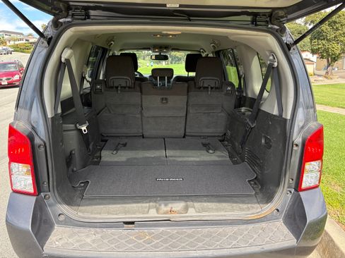Used 2012 Nissan Pathfinder SV RWD image 11