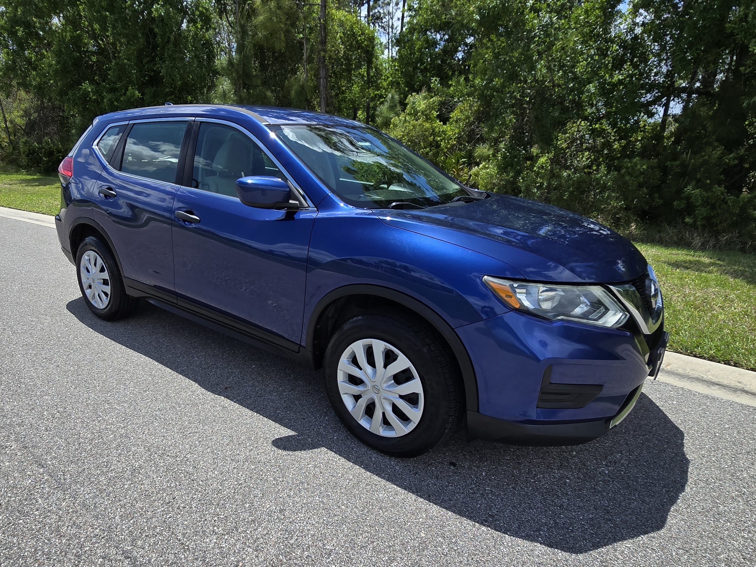 Used 2017 Nissan Rogue S AWD/4WD image 6