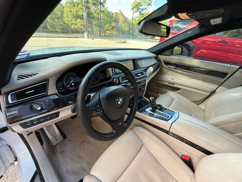 Used 2014 BMW 750i image 13