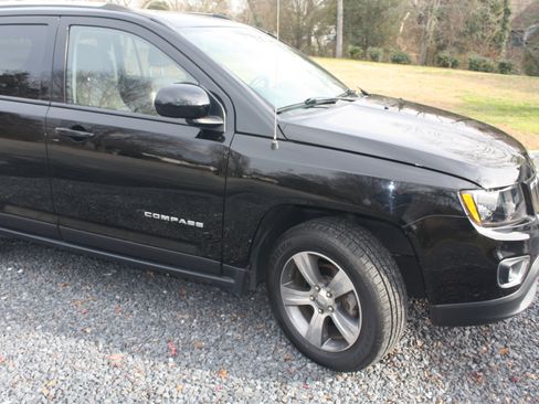 Used 2016 Jeep Compass High Altitude image 14