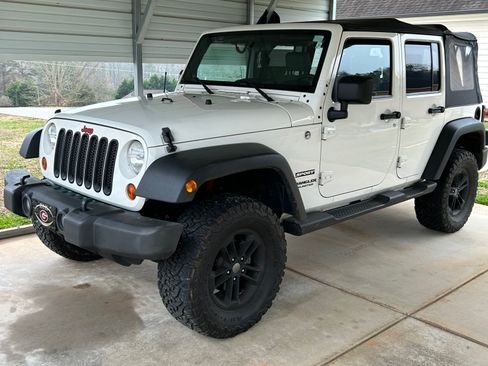 Used 2010 Jeep Wrangler Unlimited Sport image 14