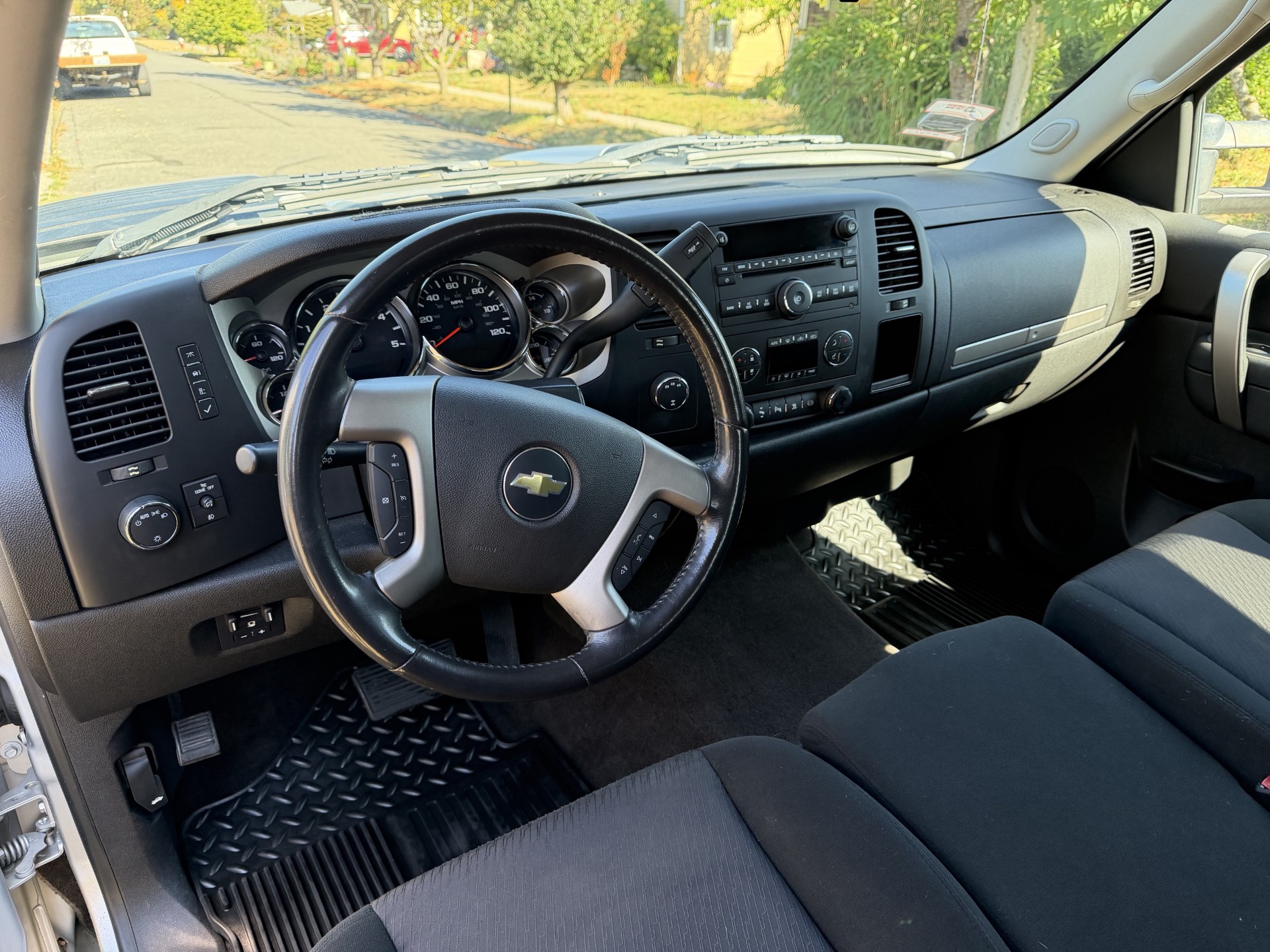 Used 2011 Chevrolet Silverado 2500 LT w/ Interior Plus Package AWD/4WD image 16