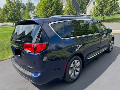 Used 2018 Chrysler Pacifica Limited w/ Advanced Safetytec Group FWD image 13