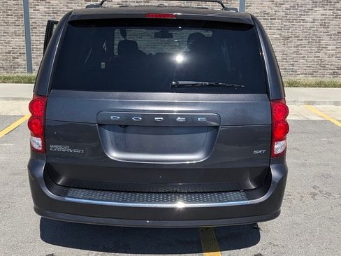 Used 2019 Dodge Grand Caravan SXT image 5