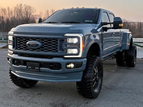 Used 2023 Ford F350 Lariat w/ Lariat Ultimate Package image 4