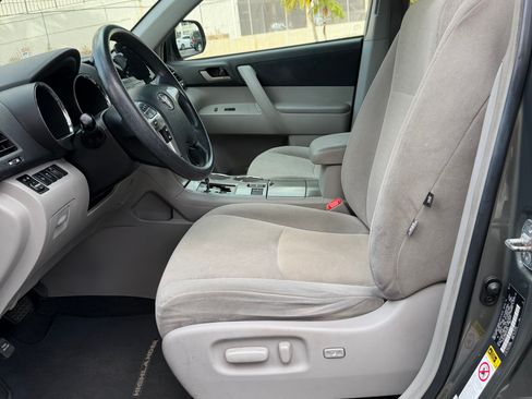 Used 2012 Toyota Highlander Limited w/ Tech Pkg image 15