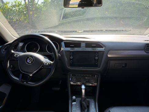 Used 2018 Volkswagen Tiguan SE FWD image 13
