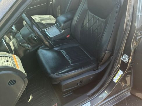 Used 2019 Chrysler 300 C RWD image 5