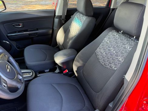 Used 2010 Kia Soul + FWD image 17