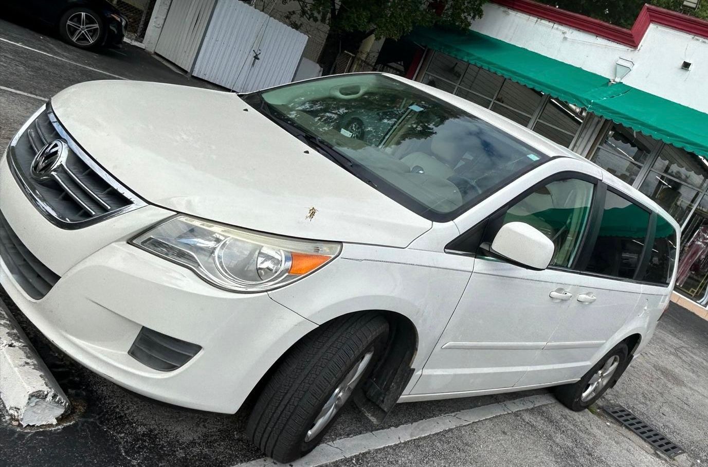 Used 2010 Volkswagen Routan SE FWD image 5