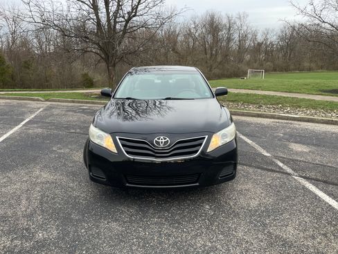 Used 2011 Toyota Camry LE image 1
