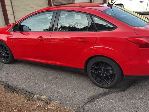 Used 2016 Ford Focus SE w/ Equipment Group 201A image 4