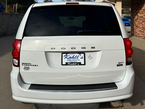 Used 2014 Dodge Grand Caravan SXT image 7