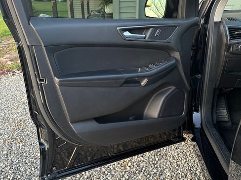 Used 2018 Ford Edge SE image 12