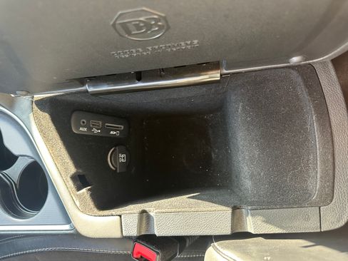 Used 2015 Dodge Challenger SRT w/ Technology Group image 18