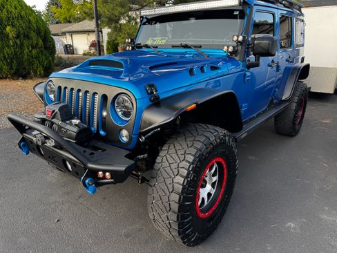 Used 2015 Jeep Wrangler Unlimited Rubicon w/ Connectivity Group image 2