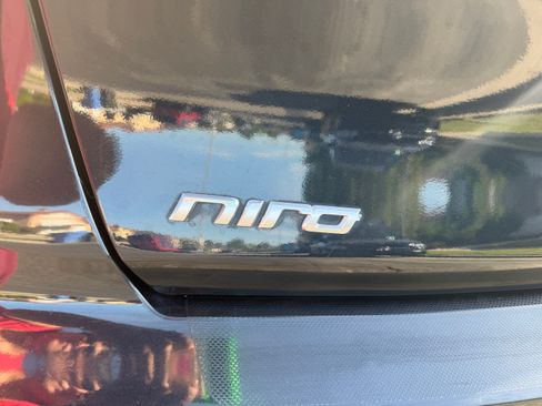 Used 2022 Kia Niro EX FWD image 27