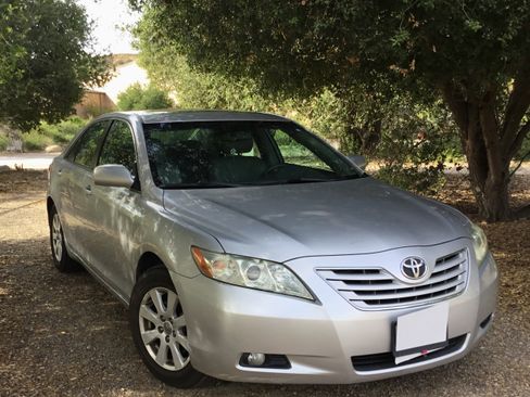 Used 2009 Toyota Camry XLE image 2