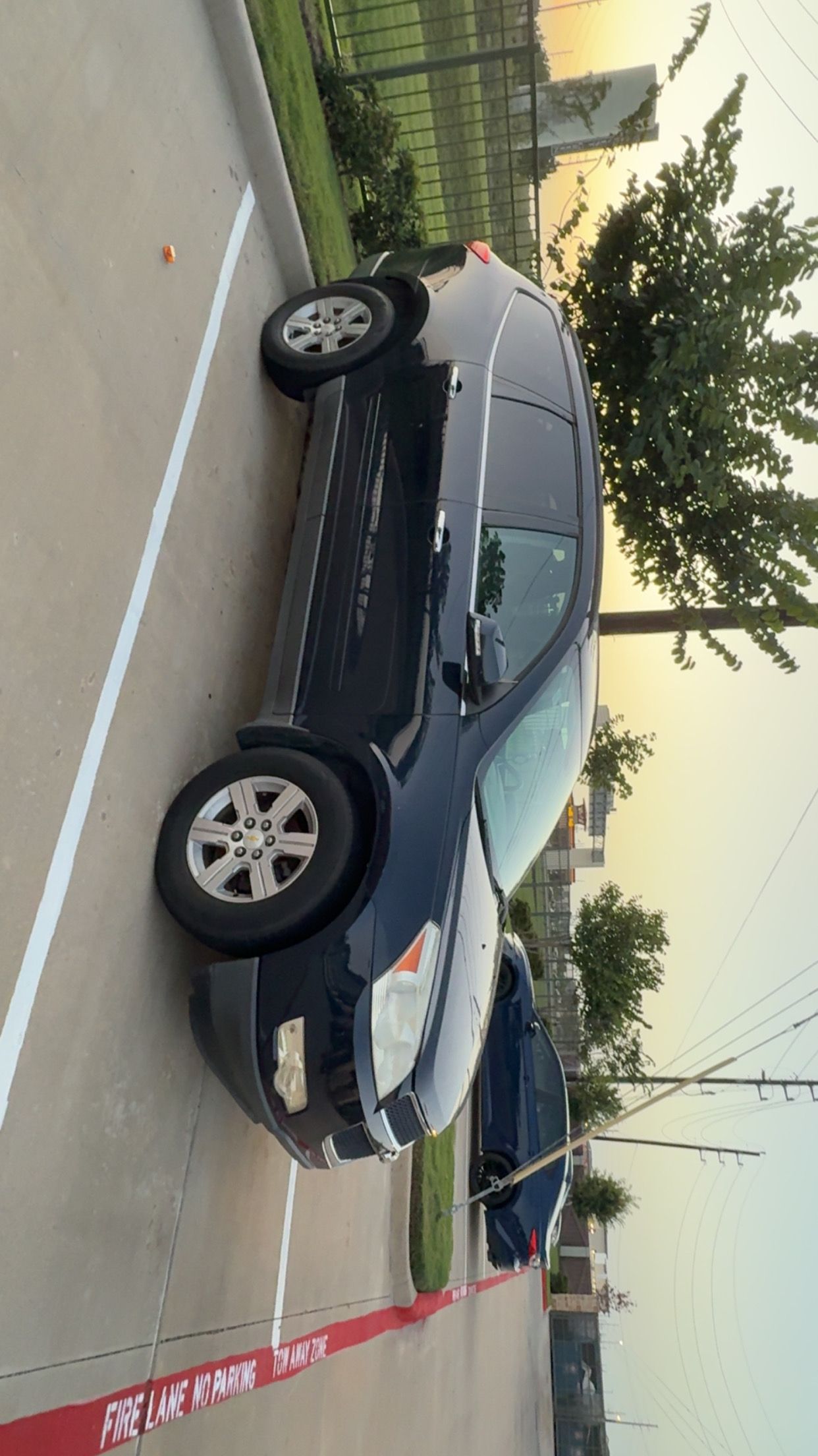 Used 2011 Chevrolet Traverse LT FWD image 2