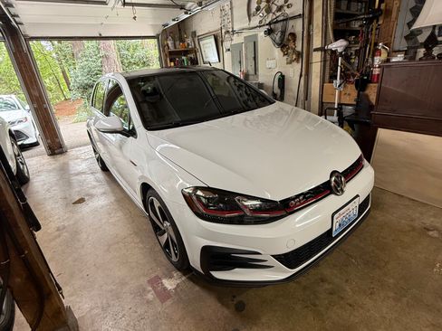 Used 2019 Volkswagen GTI SE FWD image 9