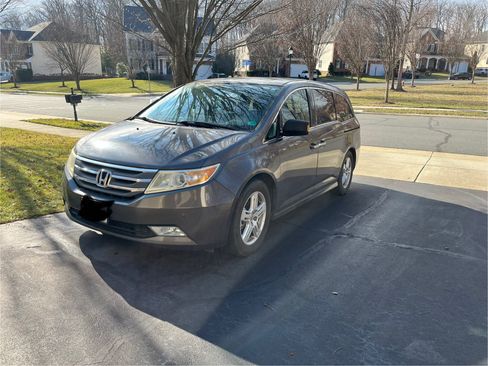 Used 2013 Honda Odyssey Touring Elite image 9