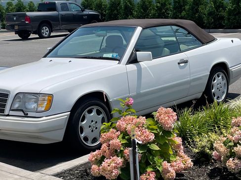 Used 1995 Mercedes-Benz E 320 Convertible image 6
