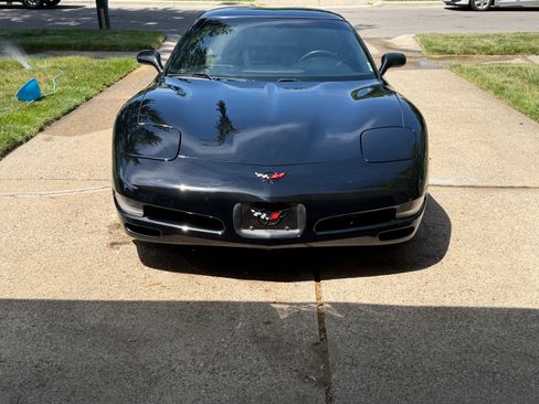Used 1998 Chevrolet Corvette Coupe w/ Memory Pkg RWD image 16