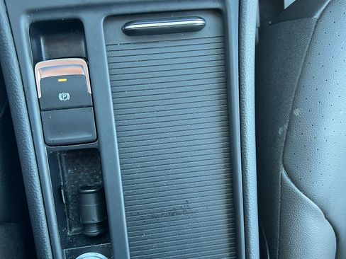 Used 2019 Volkswagen e-Golf SEL Premium image 17