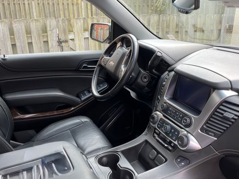 Used 2019 Chevrolet Suburban LT image 9