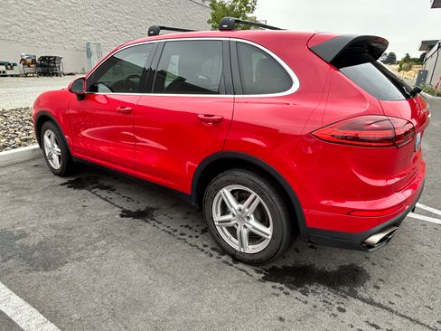 Used 2016 Porsche Cayenne AWD/4WD image 2