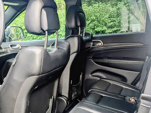 Used 2017 Jeep Grand Cherokee Limited w/ Luxury Group II image 10