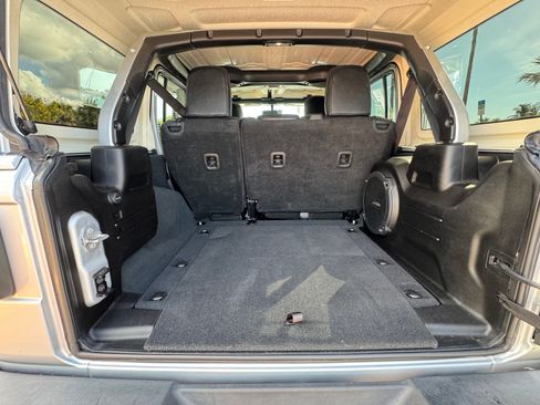 Used 2022 Jeep Wrangler Unlimited Sahara w/ Cold Weather Group image 10