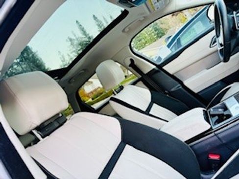 Used 2022 Land Rover Range Rover Velar R-Dynamic S image 8