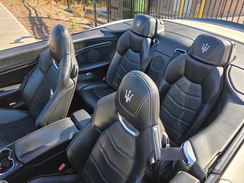 Used 2013 Maserati GranTurismo Sport image 9