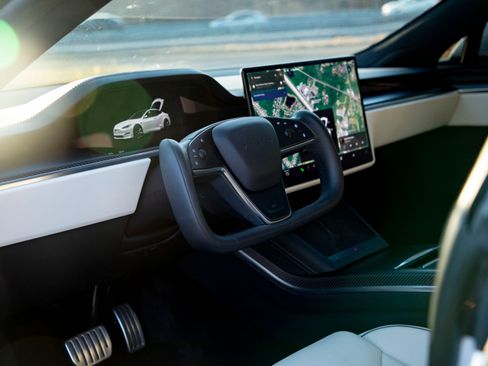 Used 2023 Tesla Model S Plaid image 2