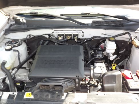 Used 2010 Ford Escape XLT AWD/4WD image 17
