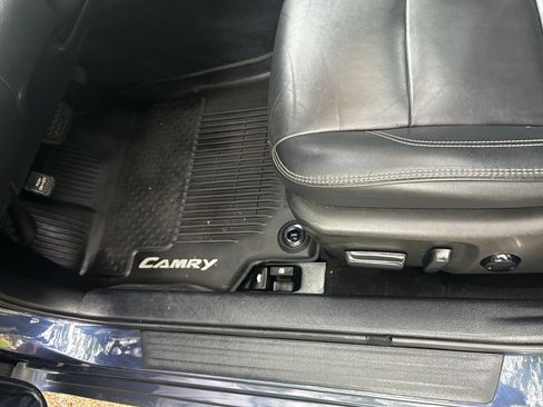 Used 2017 Toyota Camry XLE w/ Moonroof Package FWD image 15