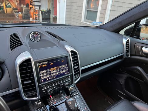 Used 2014 Porsche Cayenne Turbo S image 12