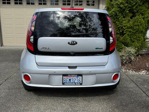 Used 2017 Kia Soul EV + w/ Sun & Fun Package image 8