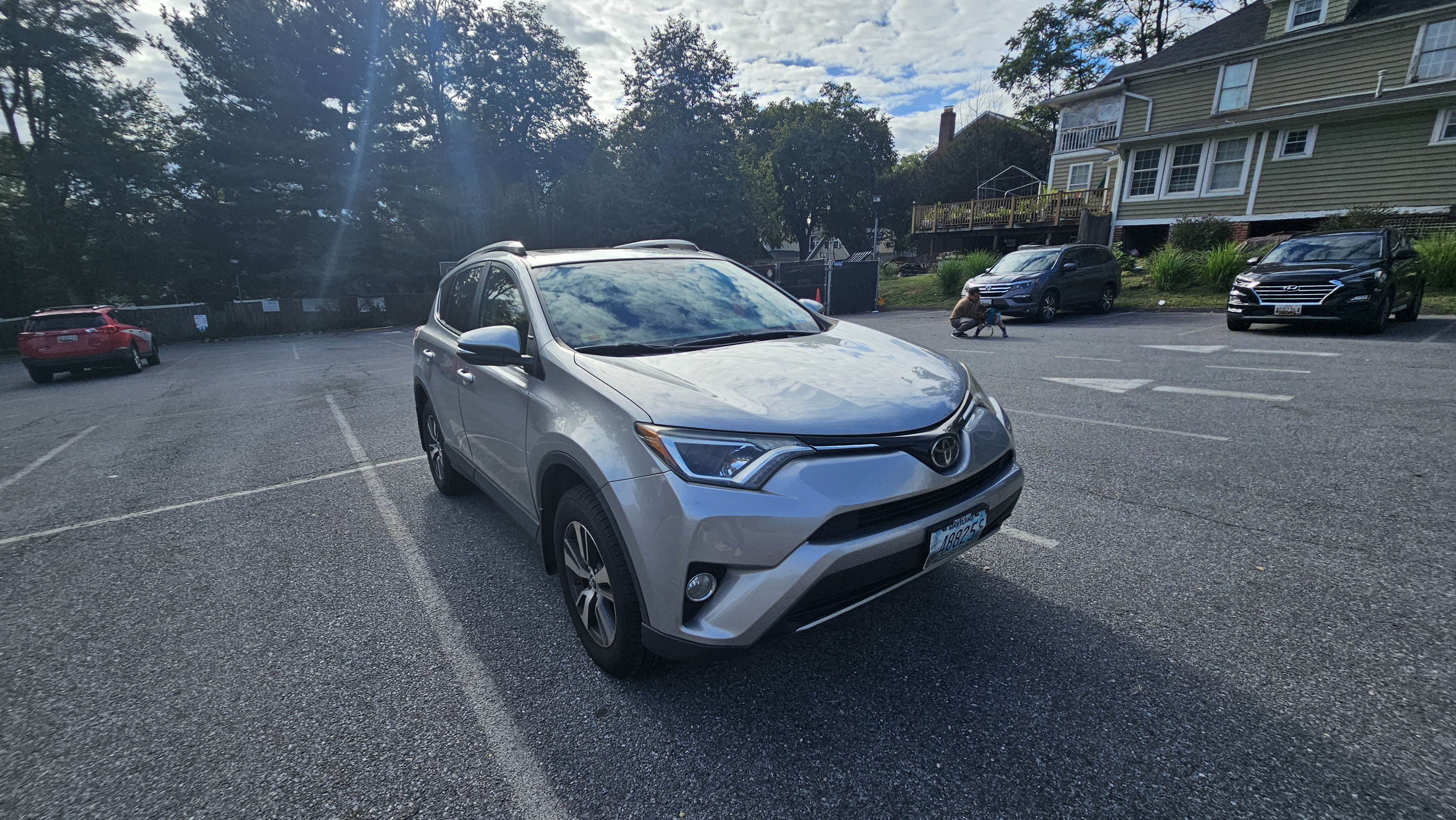 Used 2018 Toyota RAV4 XLE AWD/4WD image 5