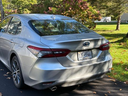 Used 2022 Toyota Camry XLE image 2