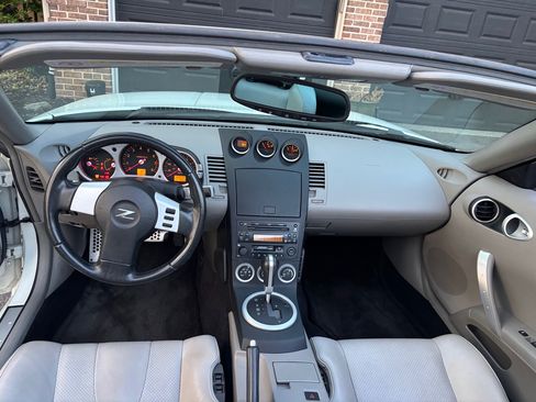 Used 2004 Nissan 350Z Touring image 16