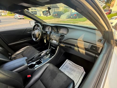 Used 2016 Honda Accord Sport image 4