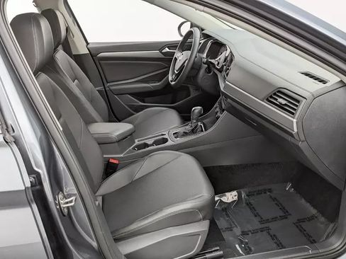 Used 2019 Volkswagen Jetta SE w/ Cold Weather Package image 10